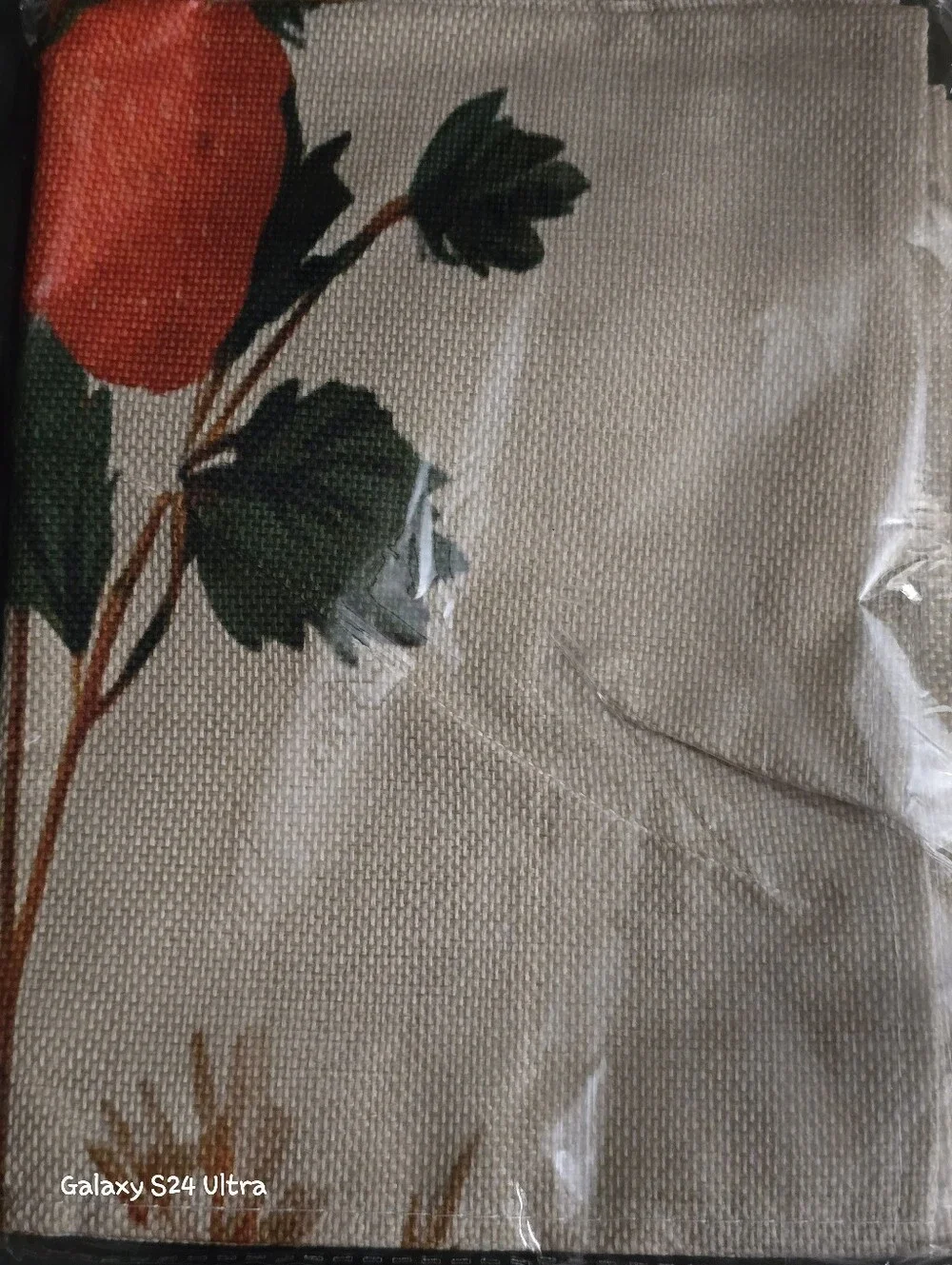 Strawberry 🍓 Decor Table Runner NEW